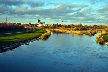 Obraz premium Urban landscape with river Warta and the cathedral towers in the fall