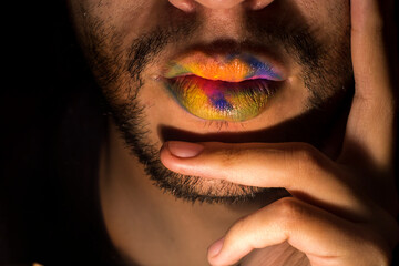 Labios coloridos de hombre