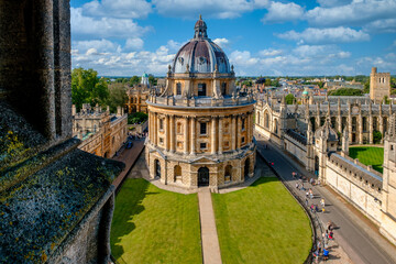 The city of Oxford and the Radcliffe Camera, a symbol of the University of Oxford - with unrecognizable people - 392544986