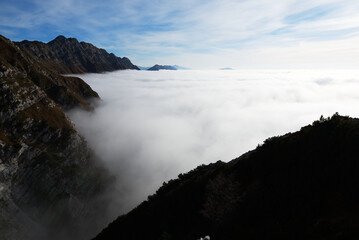 Escursione sul Monte Chiampon in autunno con vista sul Monte Cuarnan