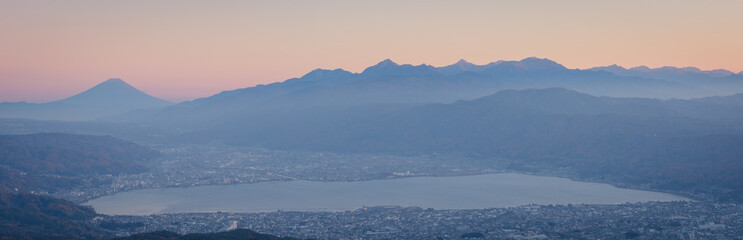 高ボッチ高原からの富士山と諏訪湖、岡谷市の夜景