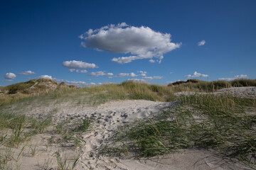 Wolken über Dünen bei St. Peter Ording