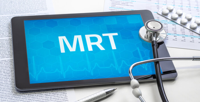 Ein Tablet mit dem Text MRT auf dem Display