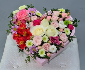 
Compositions with fresh flowers in boxes