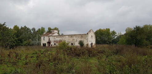 Fototapeta premium Ruined building