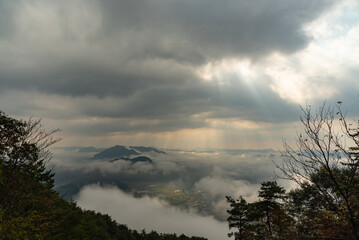 Fototapeta na wymiar 兵庫県・丹波市の雲海と光芒