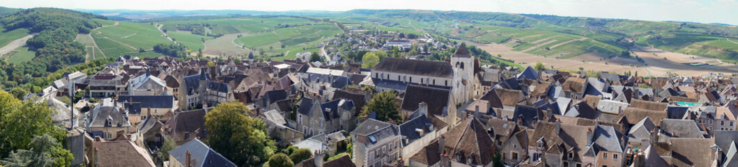 Fototapeta na wymiar Panoramic view on the village and the vineyards of Sancerre, in the Loire Valley, France