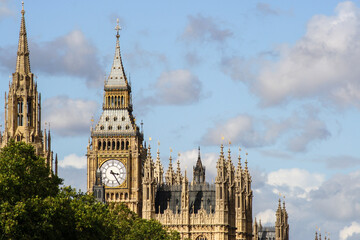 Fototapeta na wymiar Houses of parliament, with Big Ben