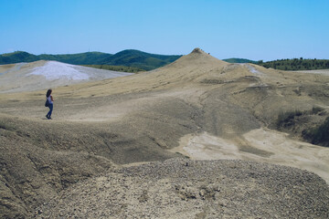 Volcanes de lodo (rumano: Vulcanii Noroiosi) de Berca en Rumanía. Es un espacio geológico...