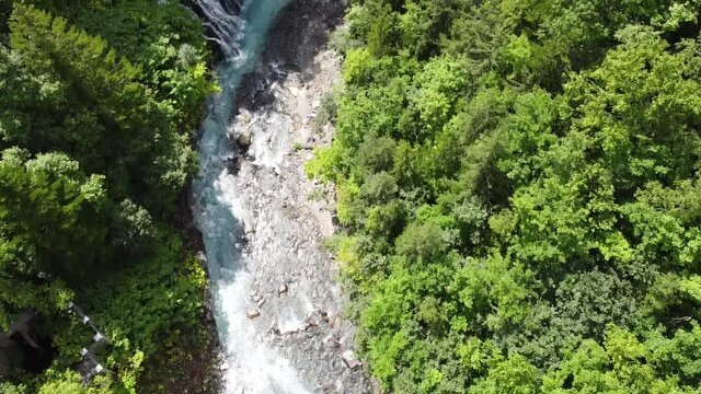 滝　青い川　マイナスイオン