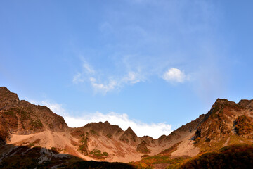 絶景紅葉　錦秋の北アルプス・涸沢　モルゲンロート