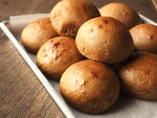 Brown dinner rolls