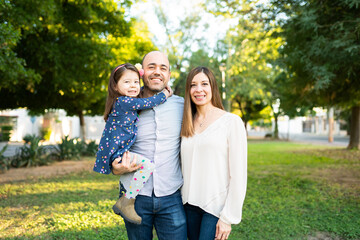 Obraz premium Happy family having a good time outdoors