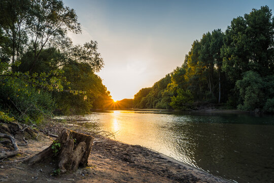 Sonnenuntergang am Altrhein bei Germersheim, Deutschland