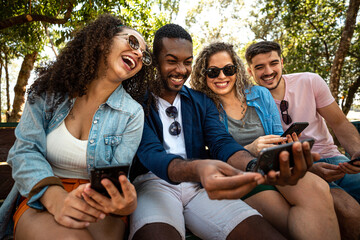 Amigos em atividades ao ar livre