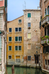 Fototapeta na wymiar houses in one of the canals of Venice