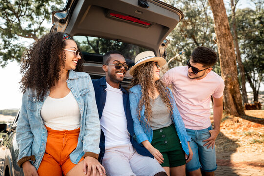 Passeio de carro com os amigos