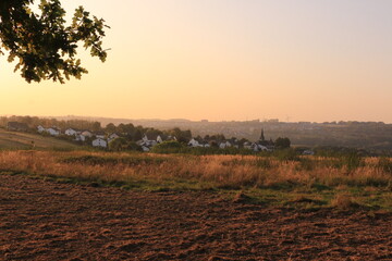 Blick in der Abenddämmerung über Echthausen, einem Stadtteil der Gemeinde Wickede an der Ruhr