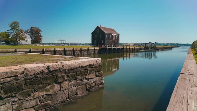 Time lapse: rising tides a harbor in Salem