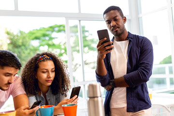 Amigos, café e tecnologia 