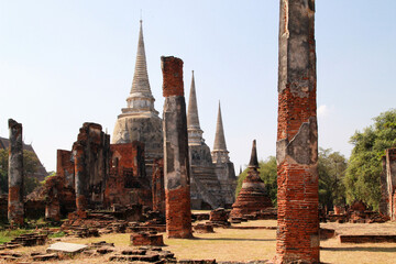 Fototapeta premium UNESCO world heritage. Ancient archaeological site at Ayutthaya Historical Park, Archaeological sites of Thailand in Ayutthaya, ancient and beautiful. Ayutthaya Province, Thailand.
