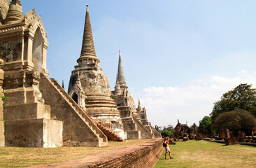 Fototapeta premium UNESCO world heritage. Ancient archaeological site at Ayutthaya Historical Park, Archaeological sites of Thailand in Ayutthaya, ancient and beautiful. Ayutthaya Province, Thailand.