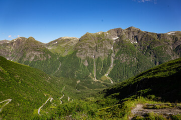 Naklejka premium Gaularfjelletveien with view over the valley