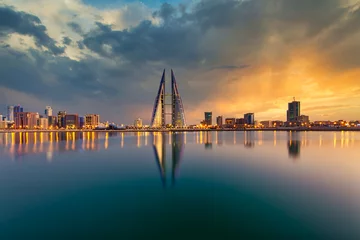 Tableaux ronds sur plexiglas Skyline View of Bahrain skyline with World trade center along with a dramatic sky