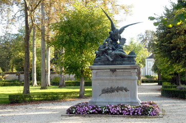 ville de Provins, jardin Garnier et monument fleuri, département de Seine-et-Marne, France