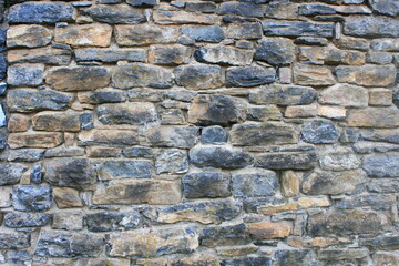 Hintergrund Natursteinmauer.