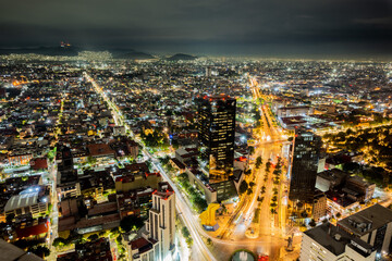 Paseo de la reforma y Torre del Caballito, en una noche de verano sobre Torre Reforma Latino, 29 de...