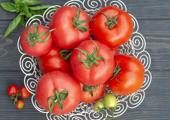 A plate full of red ripe tomatoes