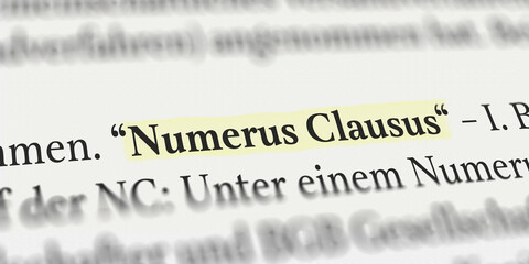 Numerus Clausus im Buch mit Textmarker markiert