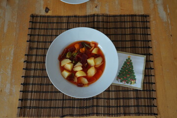 Rote Beete Suppe mit Kartoffeln