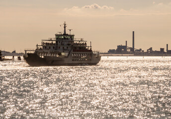 Fototapeta premium ferry sur la mer près de Venise