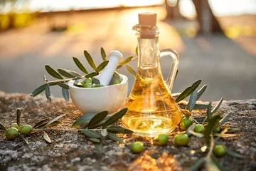 Küchenrückwand glas motiv olive oil in the bottle © fox17
