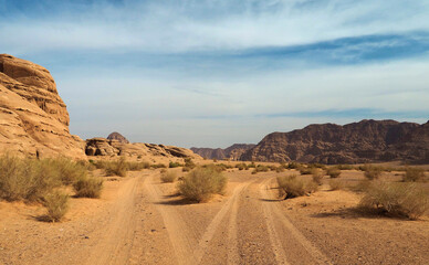 4x4 car trail through the desert