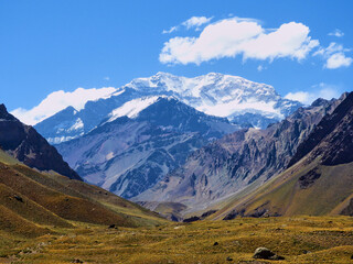 Parque nacional Aconcagua, montaña con pico nevados