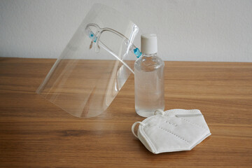 Kit sanitario personal de careta, cubreboca y gel antibacterial