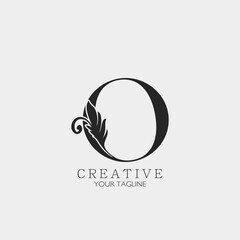 Obraz premium O Letter Minimalist Initial Nature Tropical Leaf logo Icon, monogram vector design concept nature vintage luxury.