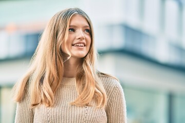 Fototapeta premium Beautiful caucasian teenager smiling happy standing at the city.