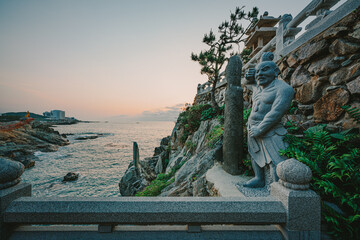 Obraz premium Haedong Yonggungsa at Dawn
