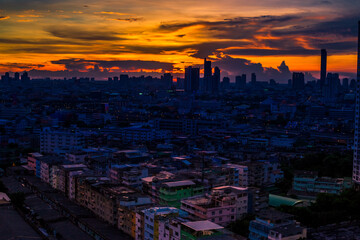 Panorama view of panoramic city views, overlooking a wide range of high-rise buildings, blurred breezes, residential distribution (condominiums, offices, expressways)