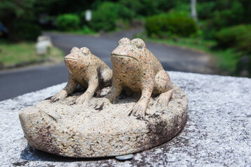 かえるの置き物	