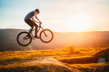 Fototapeta na wymiar Young man flying through the air on a mountain bike