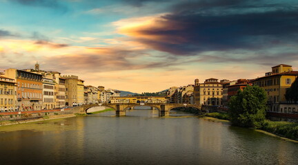 Fototapeta na wymiar Arno river in Firenze on a sunset.