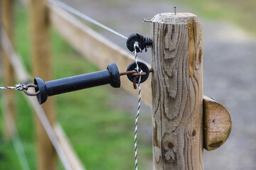 électricité energie ligne cable fil cloture © Jean-Luc Flémal - BE