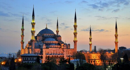 Fototapeta na wymiar View of Blue Mosque (Sultanahmet Cami) in Istanbul, Turkey.
