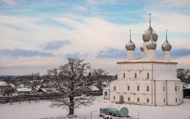 Fototapeta na wymiar Five-domed Church of the Savior on the Sands of the early 17th century in Rostov Veliky