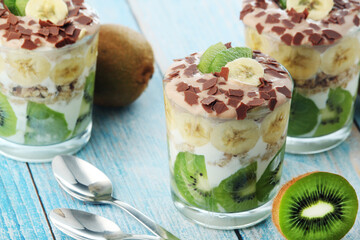 Trifle desserts with bananas, kiwi and yogurt
